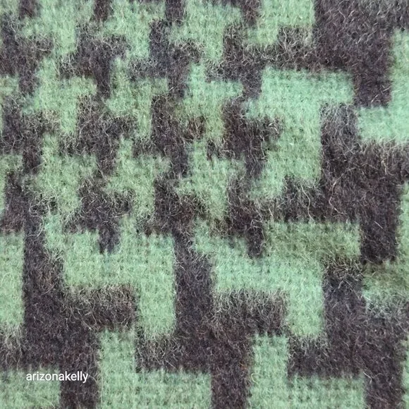 NWT Adrienne Vittadini Wool Cashmere Green Houndstooth Fringe Scarf - Picture 4 of 9